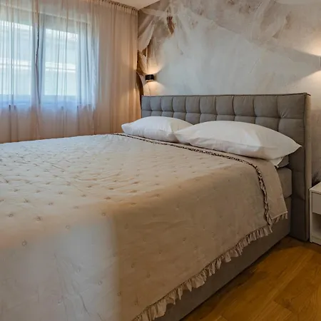 Karmen Luxury Borik * Zára